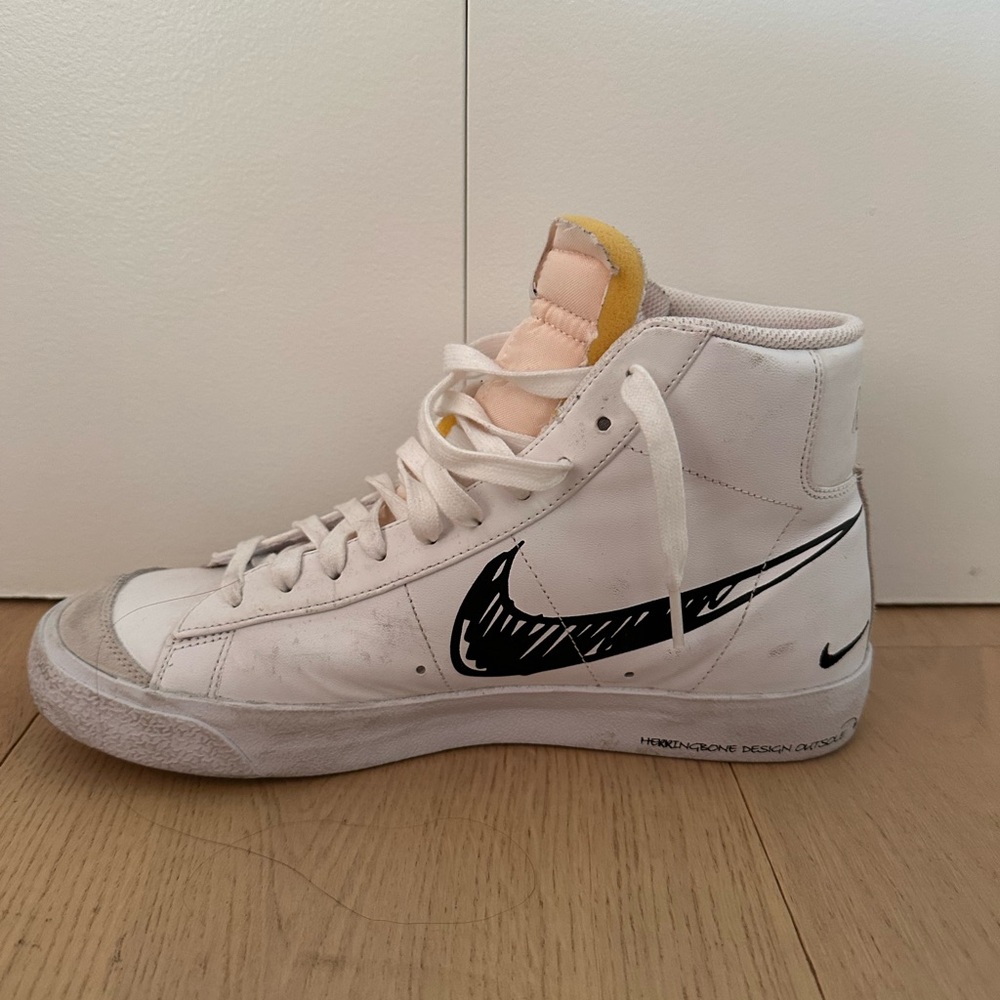 Nike Blazer Mid 77 Sketch - black and white size 9M